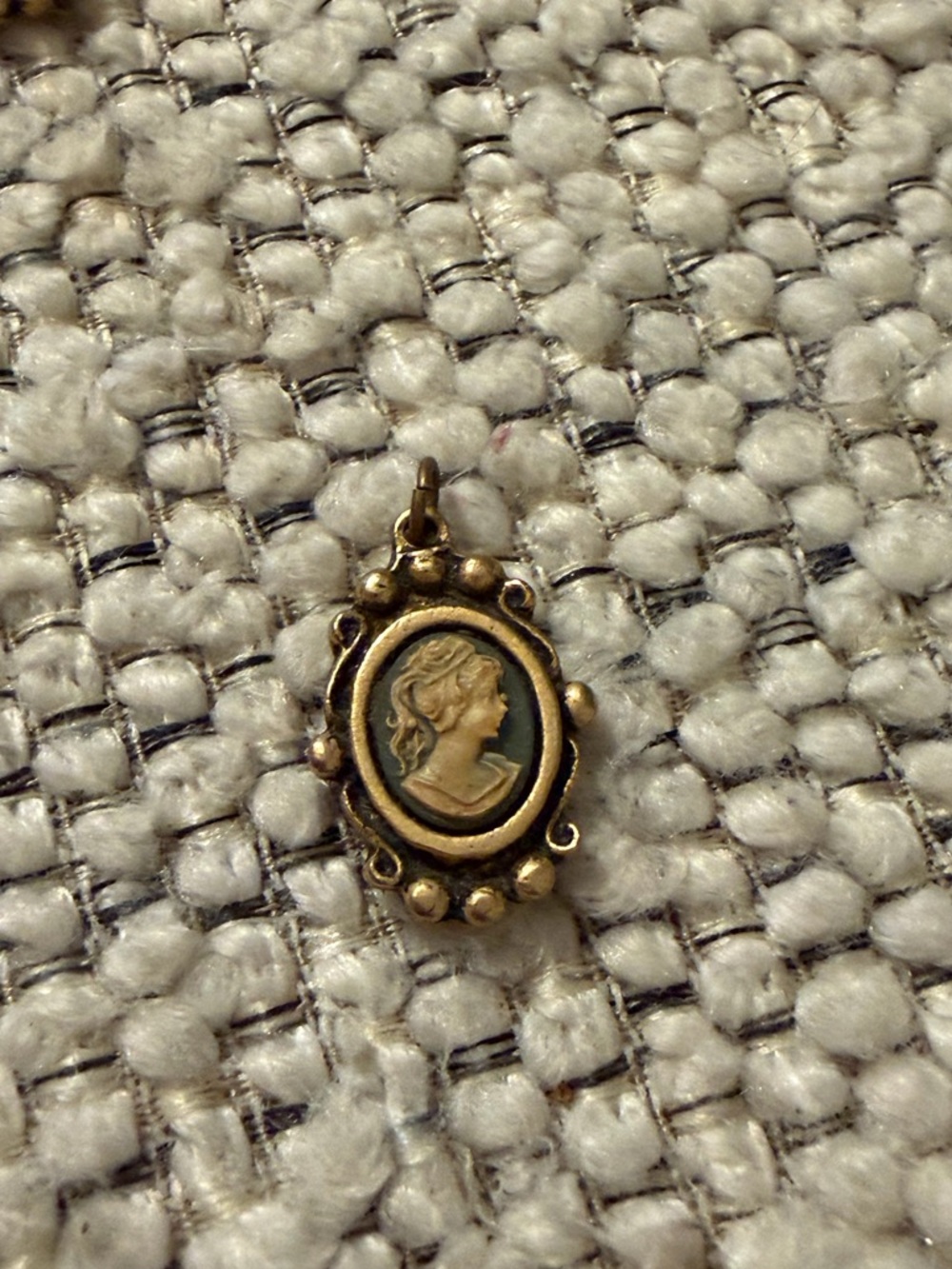 Vintage Cameo Pendant Lot of 3 Gold Tone Victorian Style Portrait Charms jewelry - Picture 6 of 7